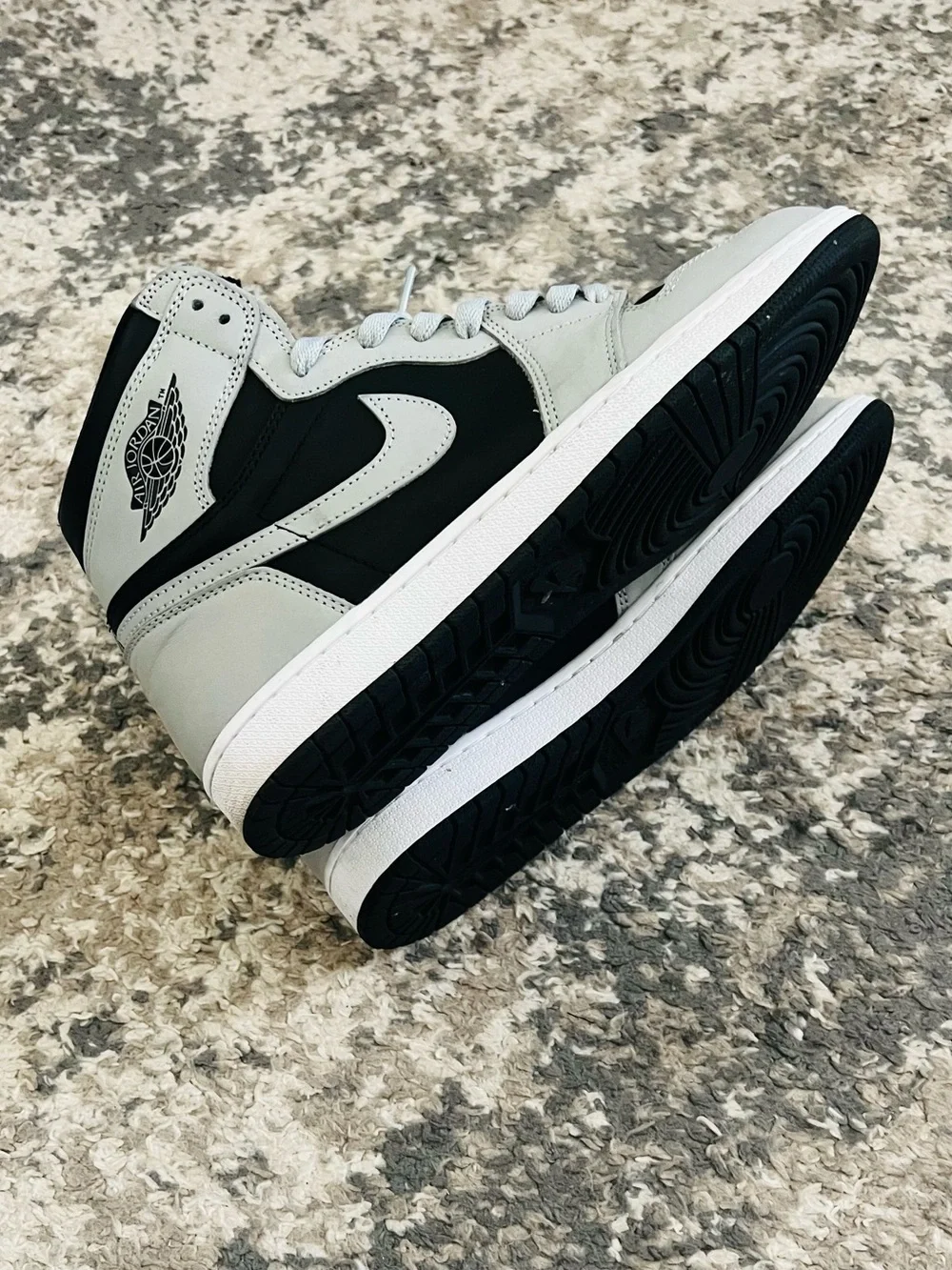 Jordan 1 Retro (Reverse Shadow)